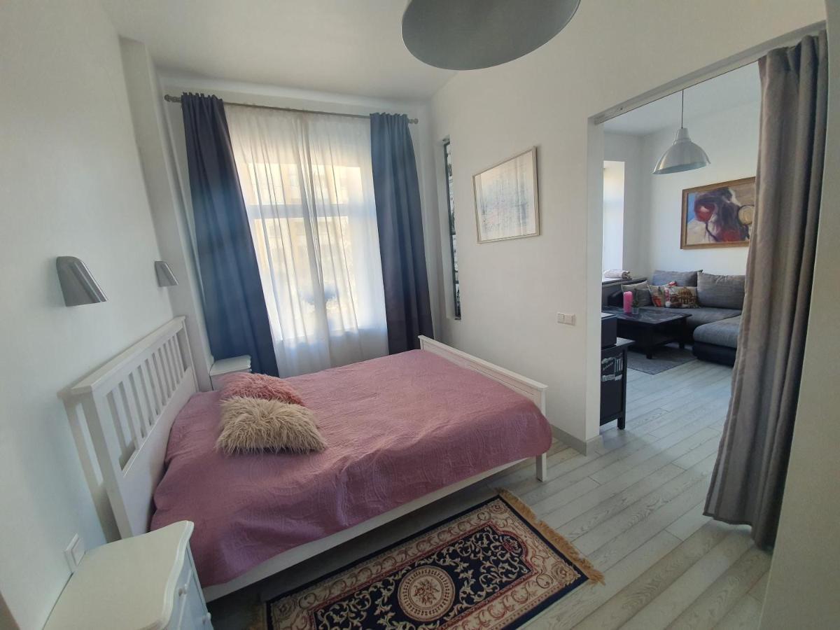 Vilnius Apartment With Stained Glass Bagian luar foto