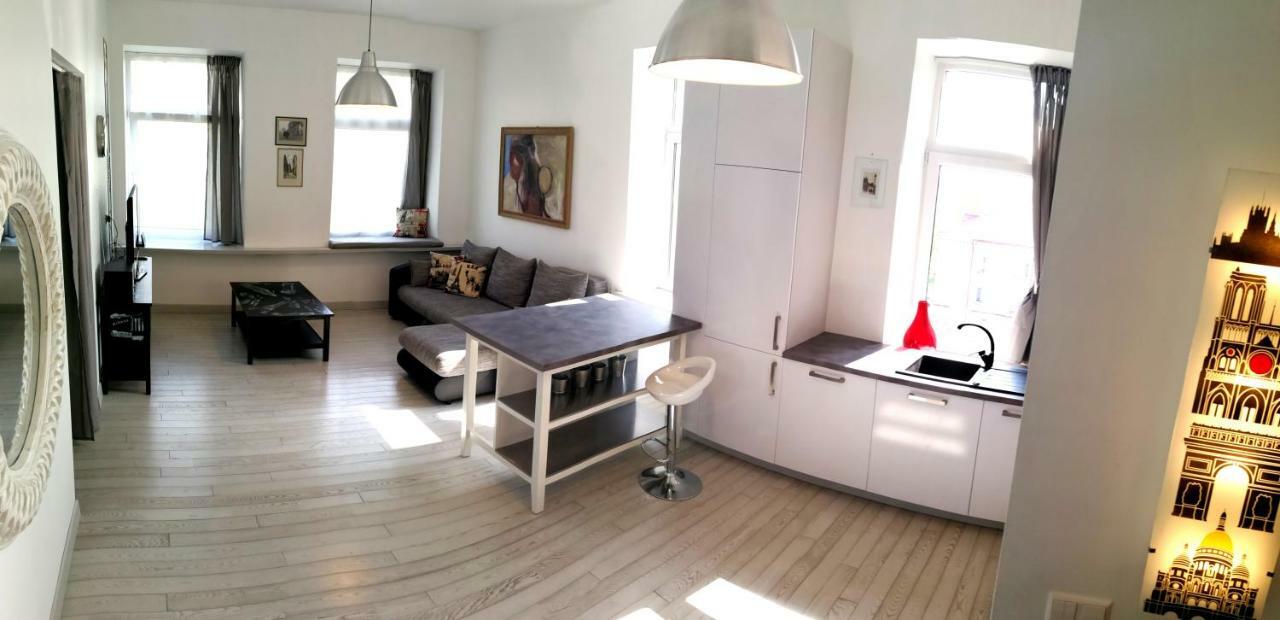 Vilnius Apartment With Stained Glass Bagian luar foto