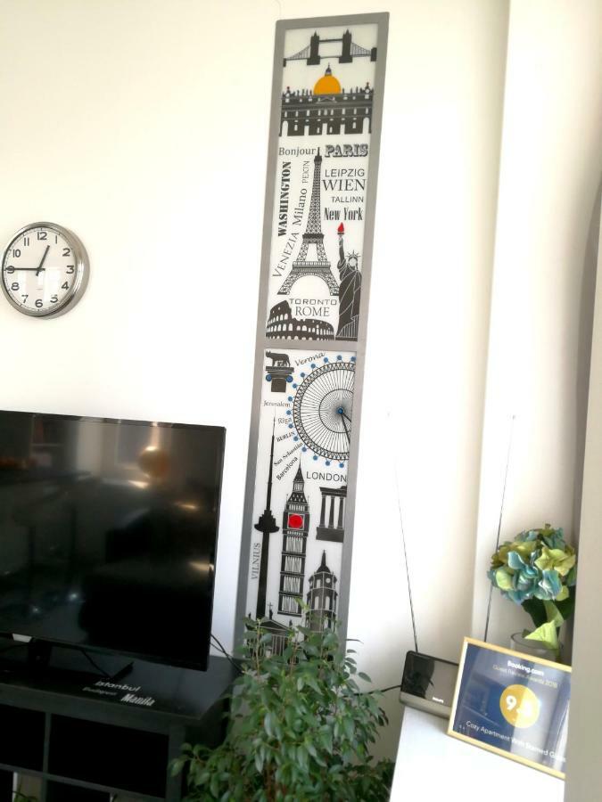 Vilnius Apartment With Stained Glass Bagian luar foto
