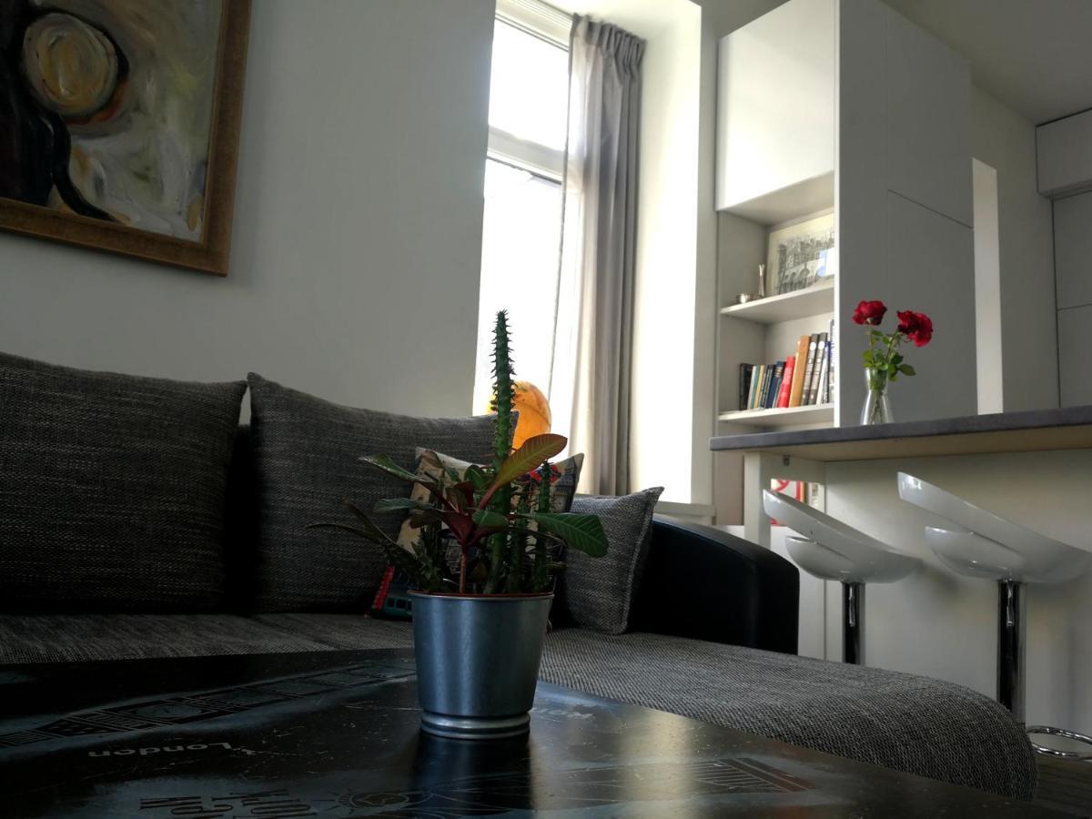 Vilnius Apartment With Stained Glass Bagian luar foto